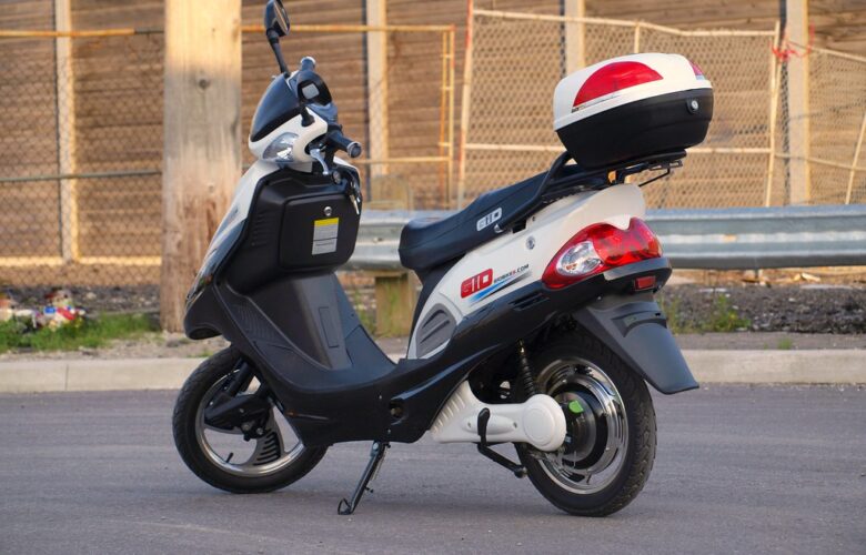 Electric scooter features: What makes urban riding easy?